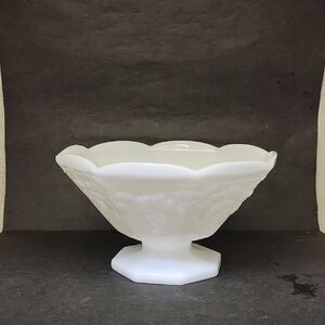 Vintage Anchor Hocking Fruit Bowl Footed Harvest Grape White Milk Glass Octagon